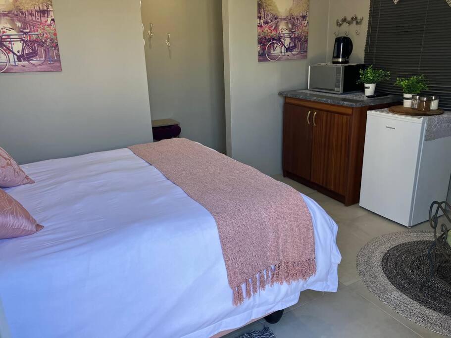 Stellies Accommodation - Room 2 ケートマンスフープ エクステリア 写真
